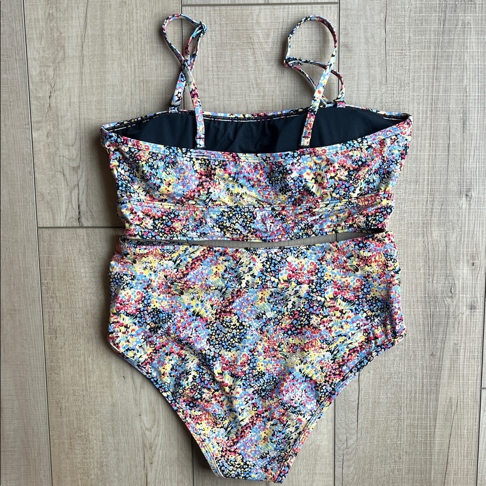 High-Waist Bikini Set in Multicolor - Picture 3 of 4